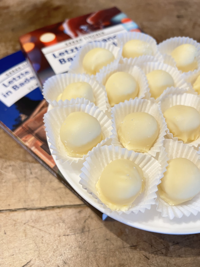 Genuss und Krimi: Maxi und die Champagner-Trüffel